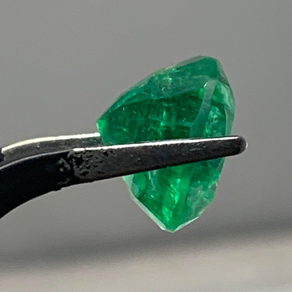 Emerald Green Gemstone loose - Picture 9 of 12